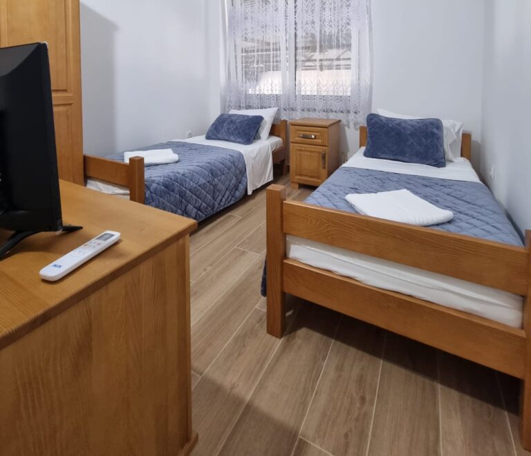 Twin Bedroom 10 (6)