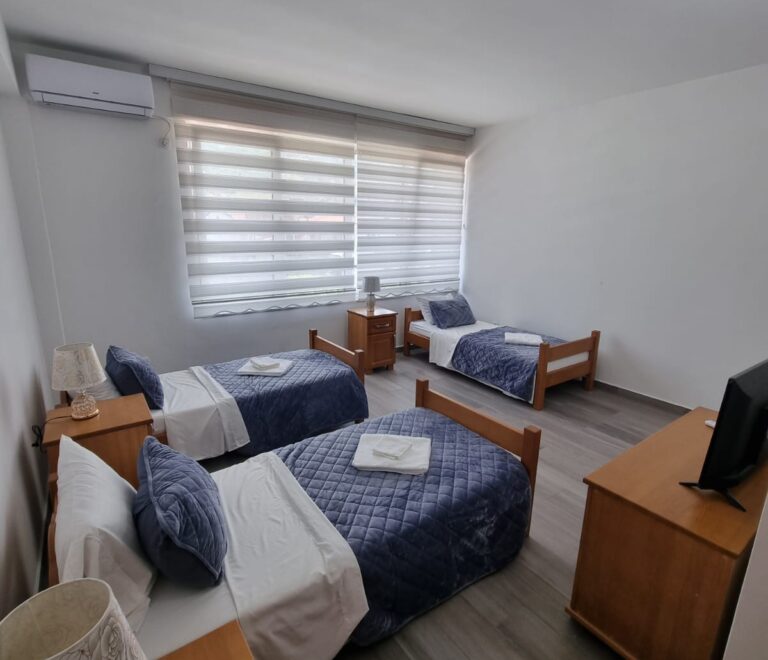 Twin Bedroom 8 (7)